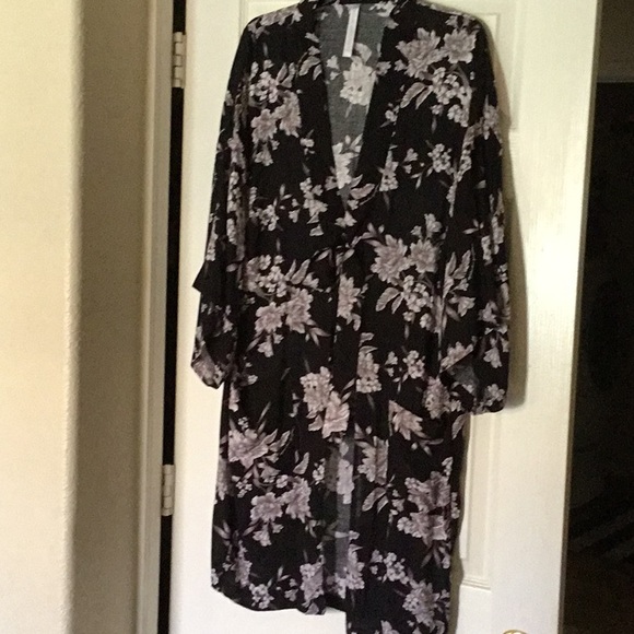 Spiritual Gangster black floral front tie Kimono - Picture 1 of 9